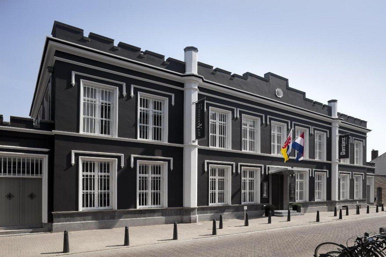 Het Arresthuis Roermond Exterior photo The House of Representatives of Aruba, Bonaire, Curaçao and St. Maarten