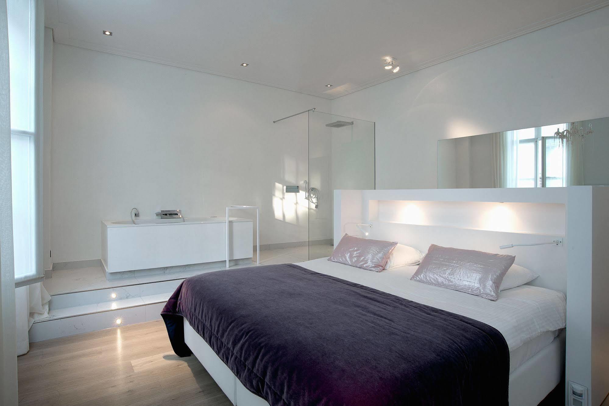 Het Arresthuis Roermond Exterior photo A bedroom